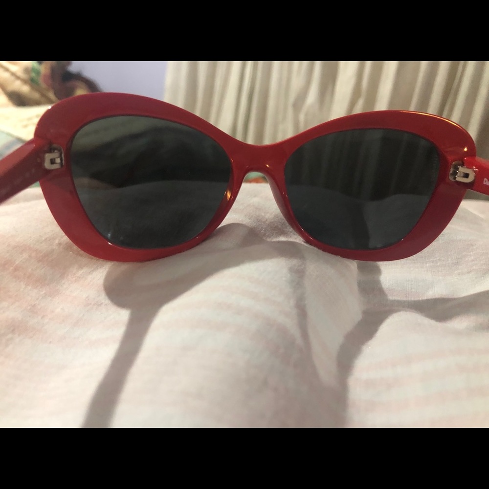 Dolce Gabbana Beautiful sunglasses with bag & case